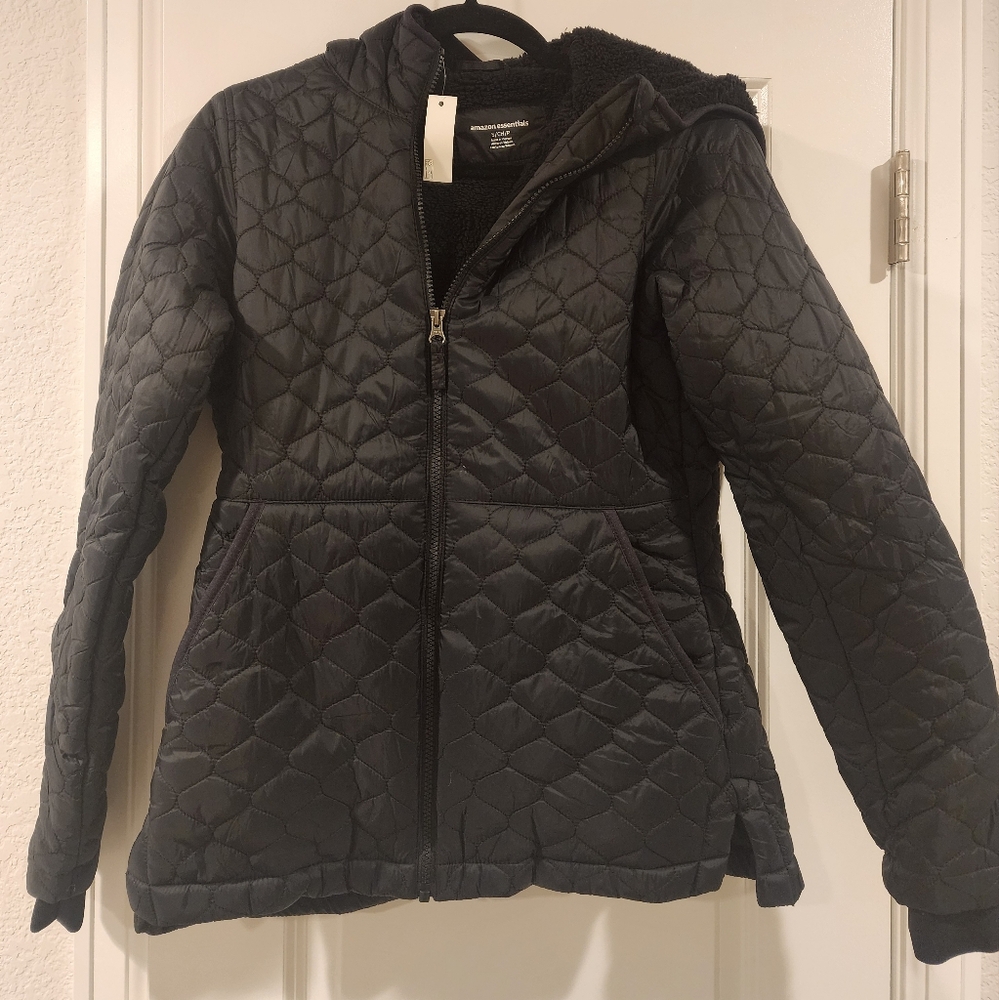 Amazon Basics Black Puffer Jacket Small